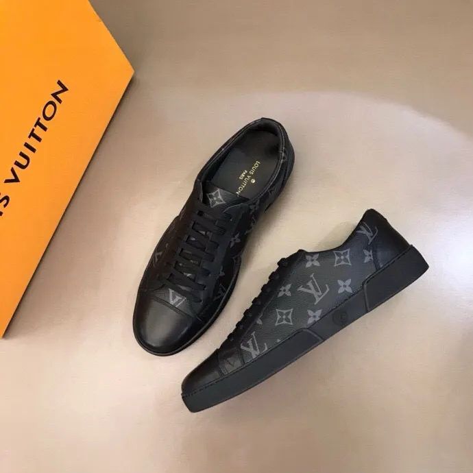 Ex-factory price: 400💰🇮🇹LV top purchasing agent🔍🔍men's🚹 counter sales simultaneously, code number: 38-44#, 🇮🇹Special printing imported from Italy with imported cowhide, all imported Yangli, 💪💪, a complete 1⃣️ to 1⃣️ replica 🇮🇹💪💪, ⚠Sole: Original sole provided by the original factory, exclusive molded sole for super comfort, ⚠Original factory follow-up goods, 🔍🔍high quality